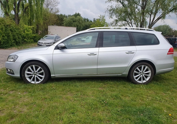Volkswagen Passat cena 26600 przebieg: 220000, rok produkcji 2012 z Gliwice małe 211